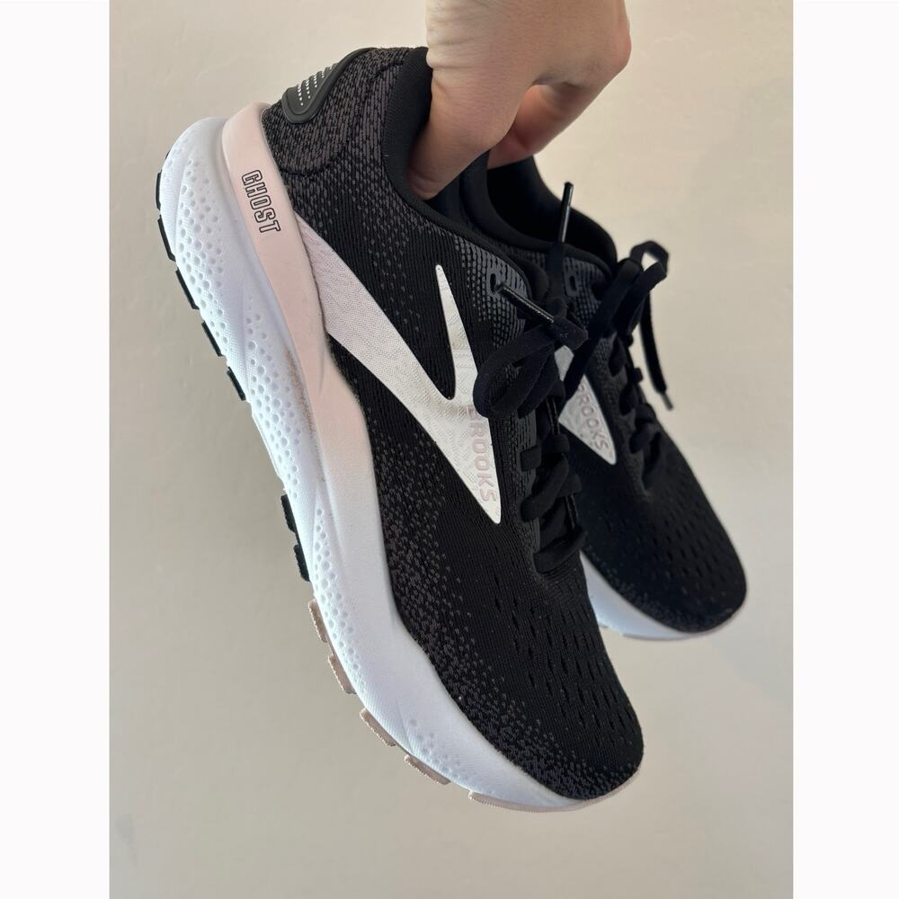 Brooks Ghost 16 Black White Orchid Ice Athletic Sneakers Women’s Size 6 Running
